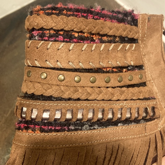 Mudd Brown Suede Fringe Boho Booties - Picture 5 of 5